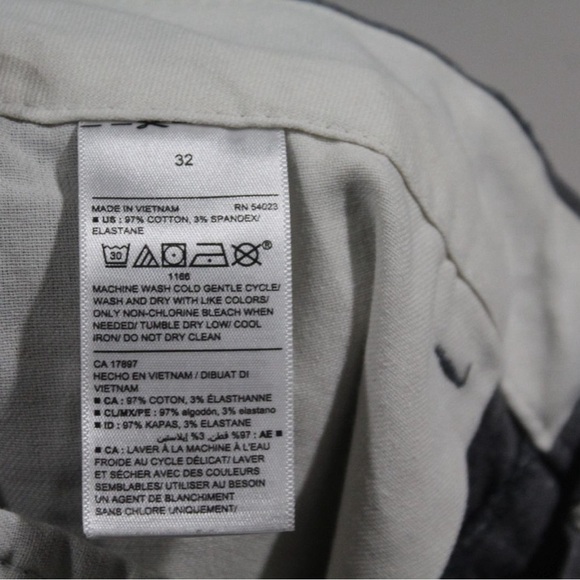 Old Navy Gray Men Shorts Ultimate Slim Built In Flex Size 32 - Picture 7 of 9